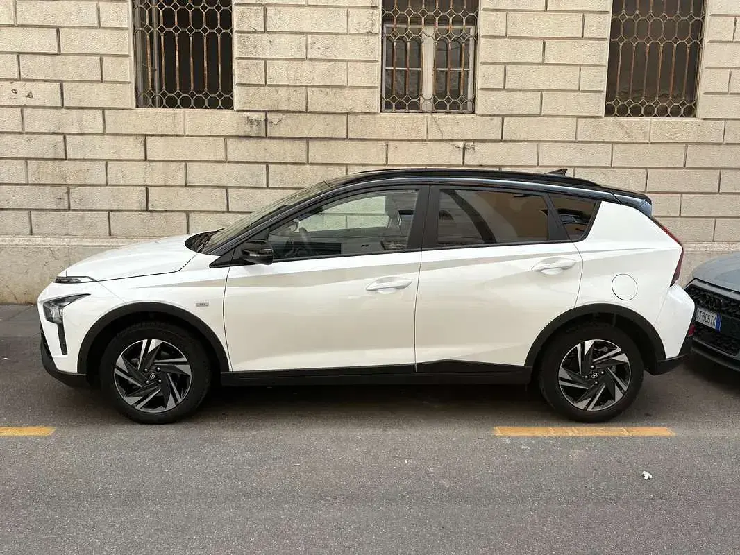 Usata Hyundai Bayon 101 CV (74 kW) 2023 Bianco SUV