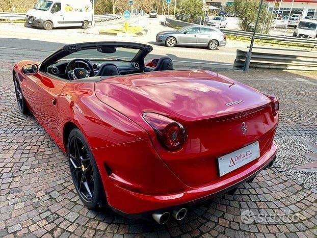 Usata Ferrari California 560 CV (411 kW) 2015 Cabrio