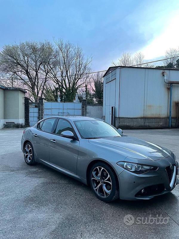 Usata Alfa Romeo Giulia 150 CV (110 kW) 2017 Berlina