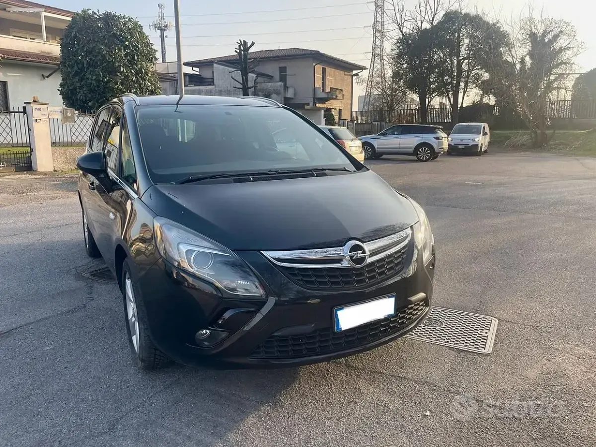 Usata Opel Zafira Tourer Cosmo 136 CV (100 kW) 2013 Nero Monovolume
