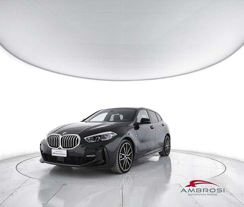 Black sapphire metallizzato Usata 2024 BMW 120 M Sport Due volumi | 39.000 € - Immagine 1/4