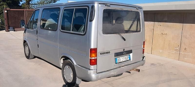 Usata Ford Transit 85 CV (62 kW) 1999 Argento Berlina