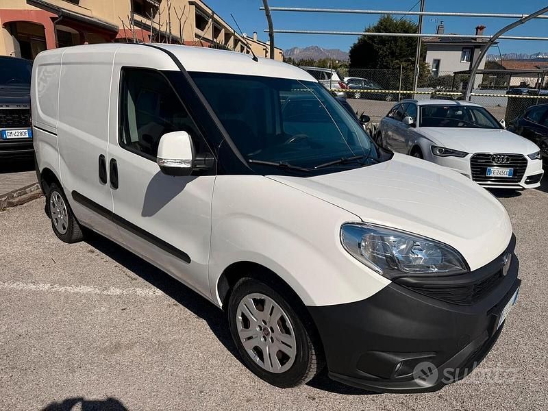 Usata Fiat Doblò 105 CV (77 kW) 2017 Bianco Monovolume