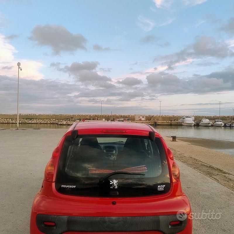 Occasion Peugeot 107 68 PK (50 kW) 2010 Rood Hatchback