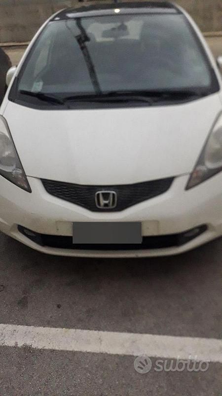 Usata Honda Jazz 99 CV (72 kW) 2010 Bianco Utilitaria