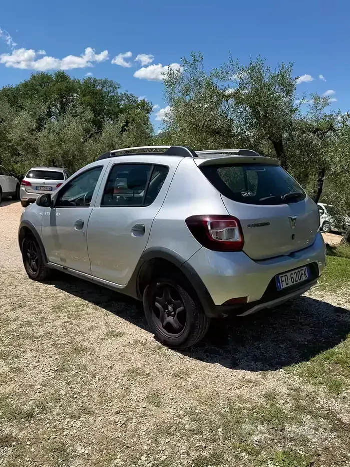 Usata Dacia Sandero Stepway 90 CV (66 kW) 2017 Grigio Berlina