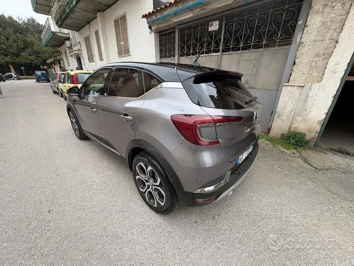 Usata Renault Captur 91 CV (66 kW) 2023 Grigio SUV