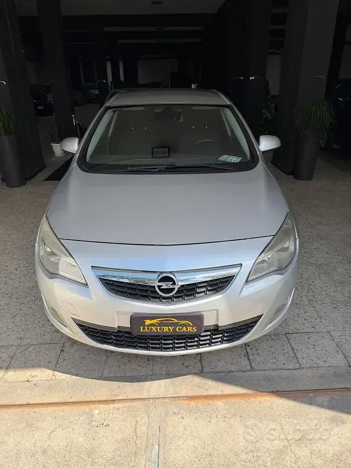 Usata Opel Astra 110 CV (80 kW) 2010 Grigio Berlina