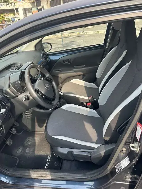 Usata Toyota Aygo X-play 69 CV (50 kW) 2015 Blu/azzurro Utilitaria