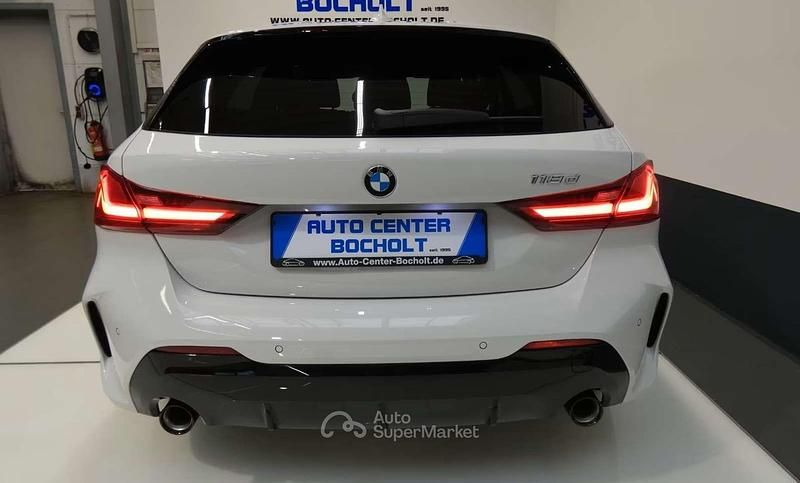 Usata BMW 118 Shadowline 150 CV (110 kW) 2023 Bianco Utilitaria