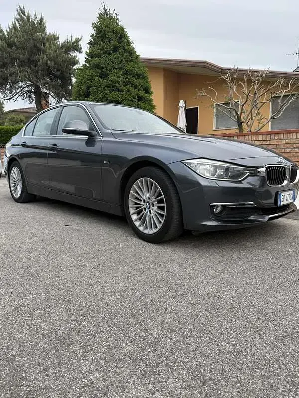 Usata BMW 320 Luxury Line 184 CV (135 kW) 2013 Grigio Berlina