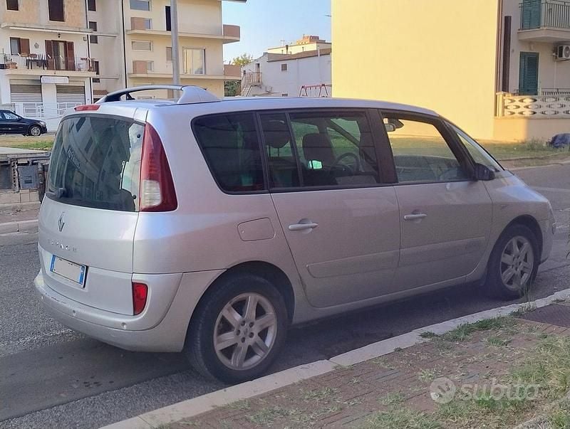 Usata Renault Espace 150 CV (110 kW) 2010 Argento Monovolume