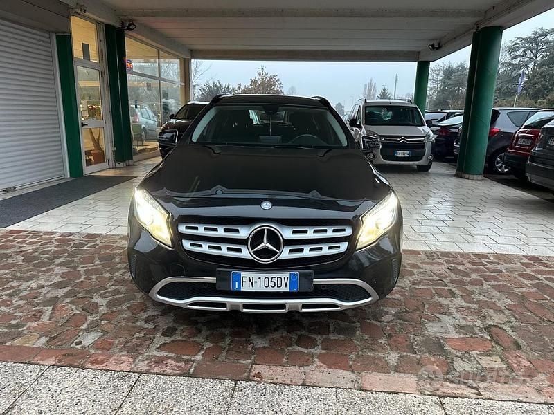 Usata Mercedes GLA180 Business 110 CV (80 kW) 2017 Nero SUV