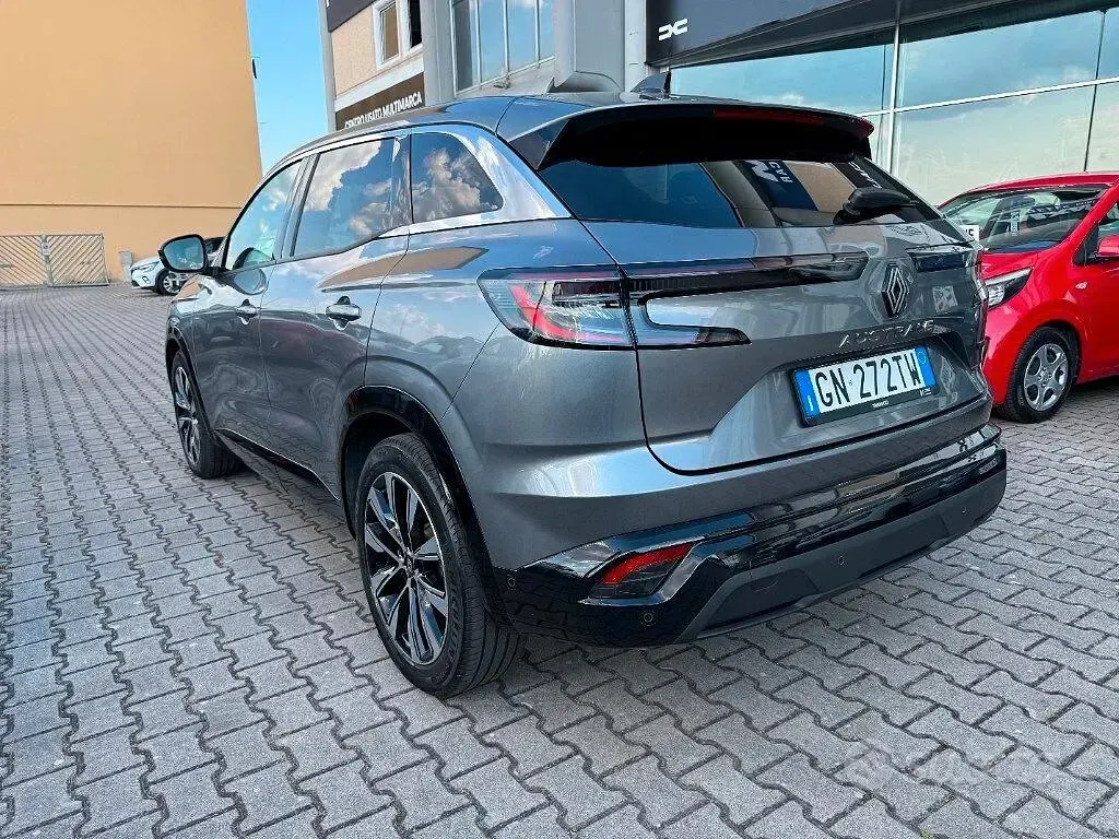 Usata Renault Austral Techno 200 CV (147 kW) 2023 Grigio SUV