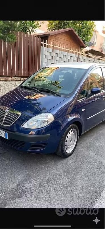 Usata Lancia Musa 90 CV (66 kW) 2007 Blu Monovolume