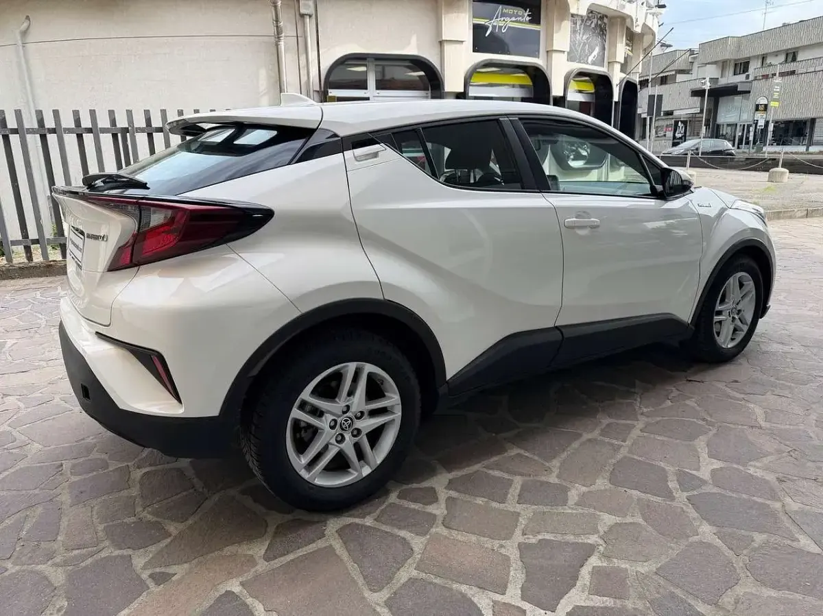 Usata Toyota C-HR Business Edition 98 CV (72 kW) 2022 Bianco SUV