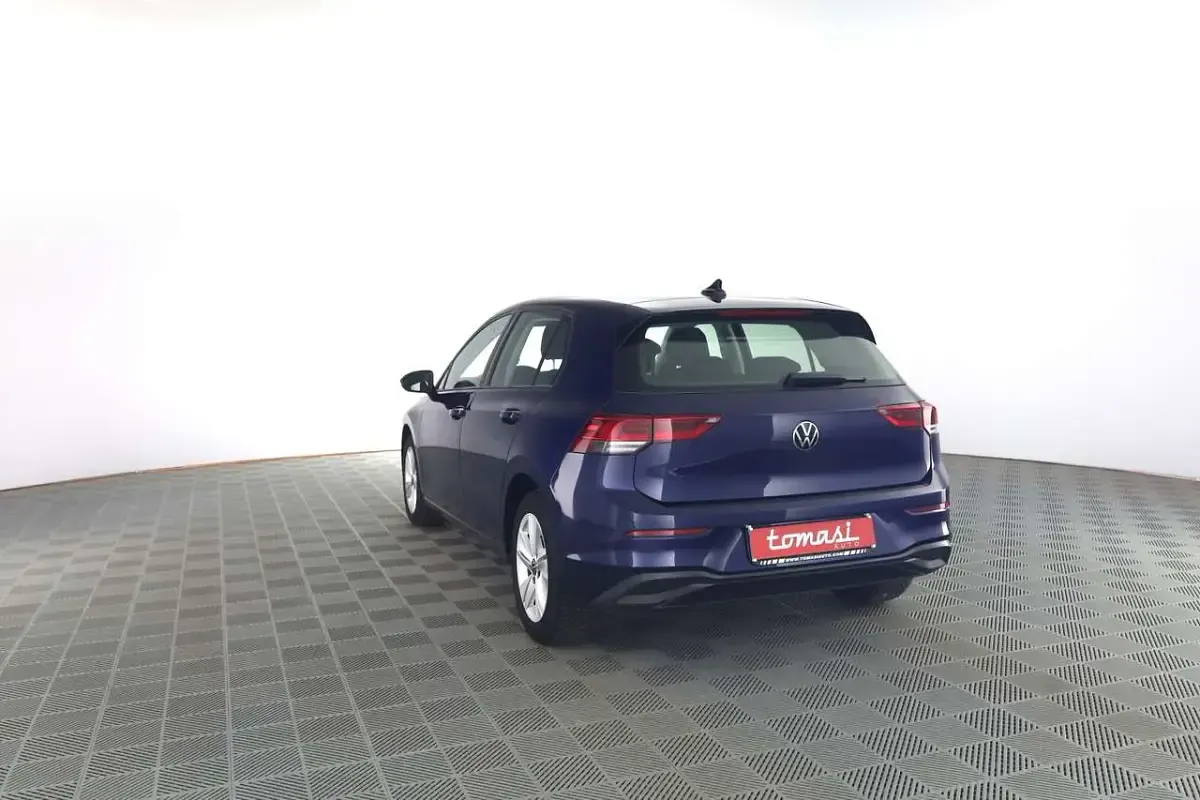 Usata VW Golf VIII Life 110 CV (80 kW) 2023 Atlantic blue Berlina