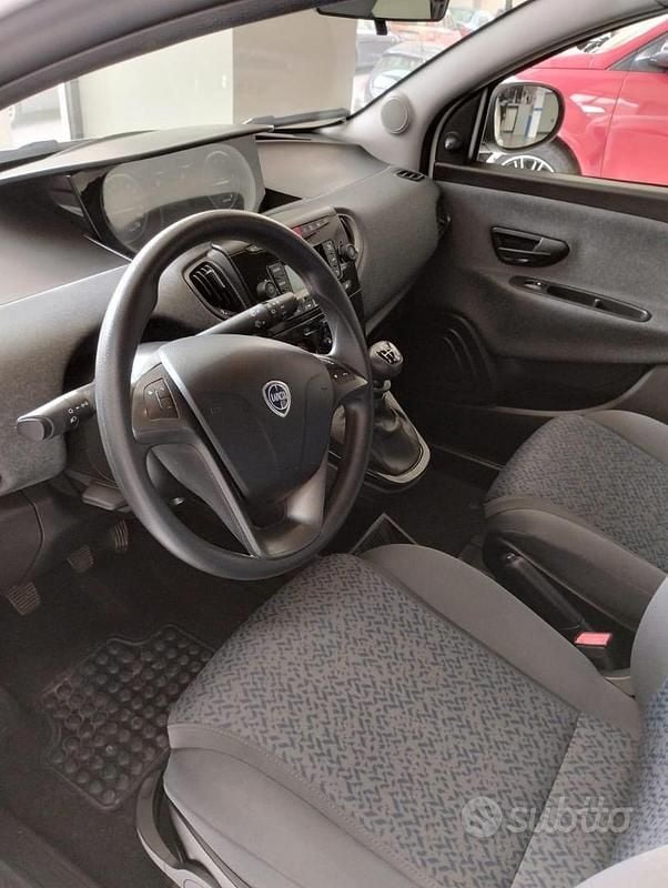 Usata Lancia Ypsilon 69 CV (50 kW) 2021 Bianco Utilitaria