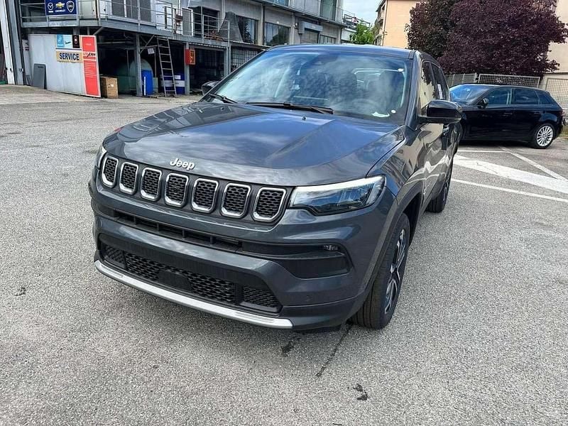 Grigio Nuova 2025 Jeep Compass Altitude SUV | 29.490 € - Immagine 1/4