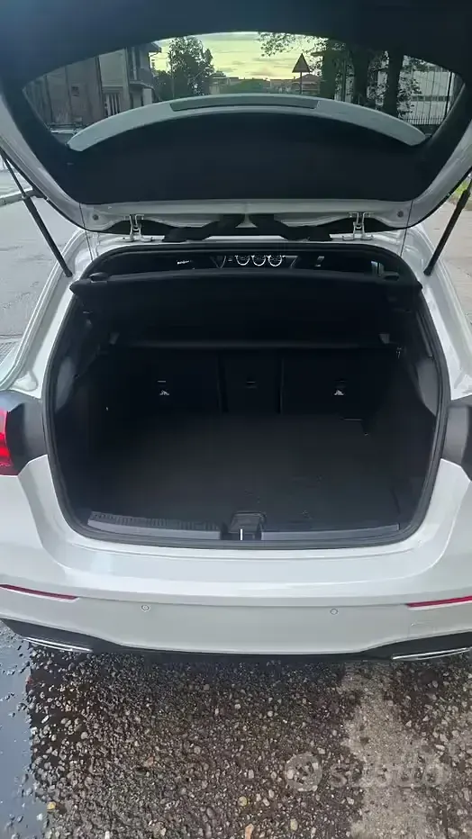 Usata Mercedes A180 Premium 136 CV (100 kW) 2022 Bianco Berlina