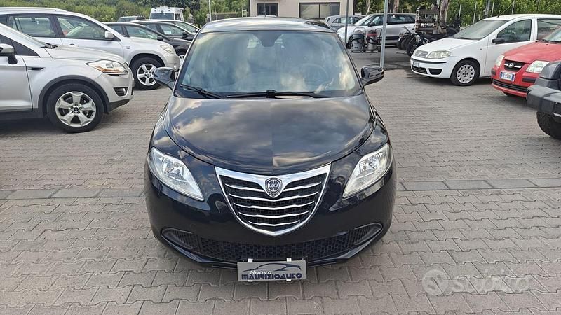 Blu Usata 2013 Lancia Ypsilon Gold Due volumi | 8499 € (Molto cara) - Immagine 1/4