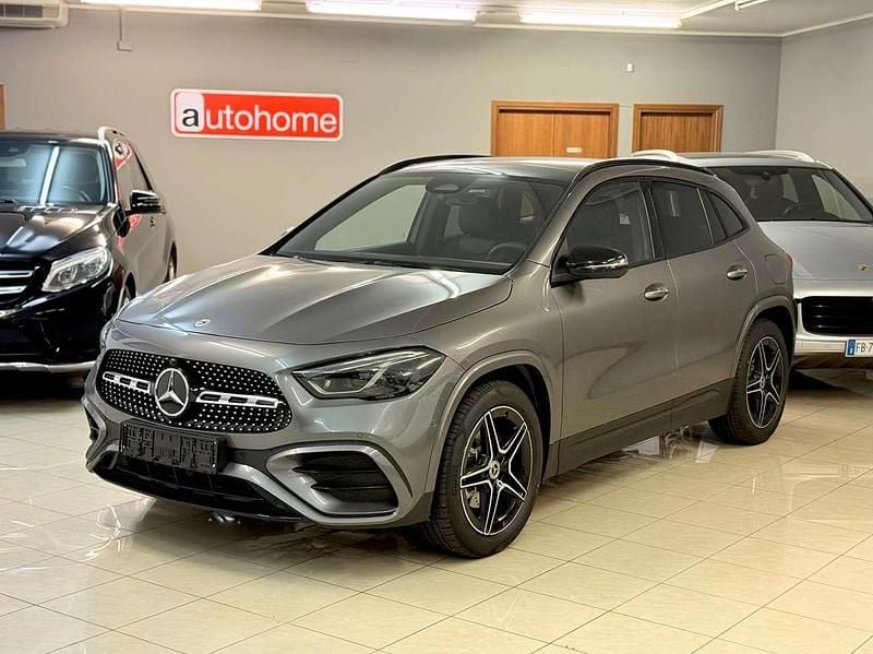 Grigio montagna Nuova 2025 Mercedes GLA200 AMG Line Premium SUV | 41.385 € (Super prezzo) - Immagine 1/4