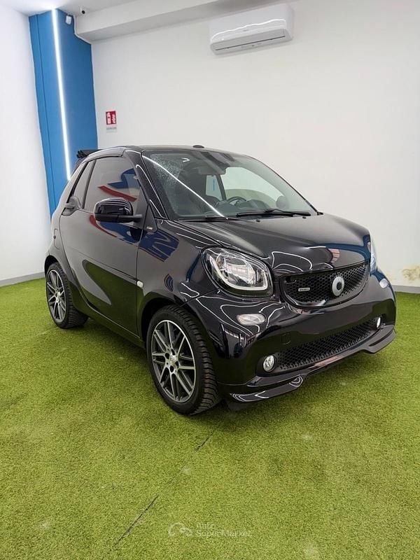 Usata Smart ForTwo Cabrio Brabus 109 CV (80 kW) 2017 Nero Cabrio
