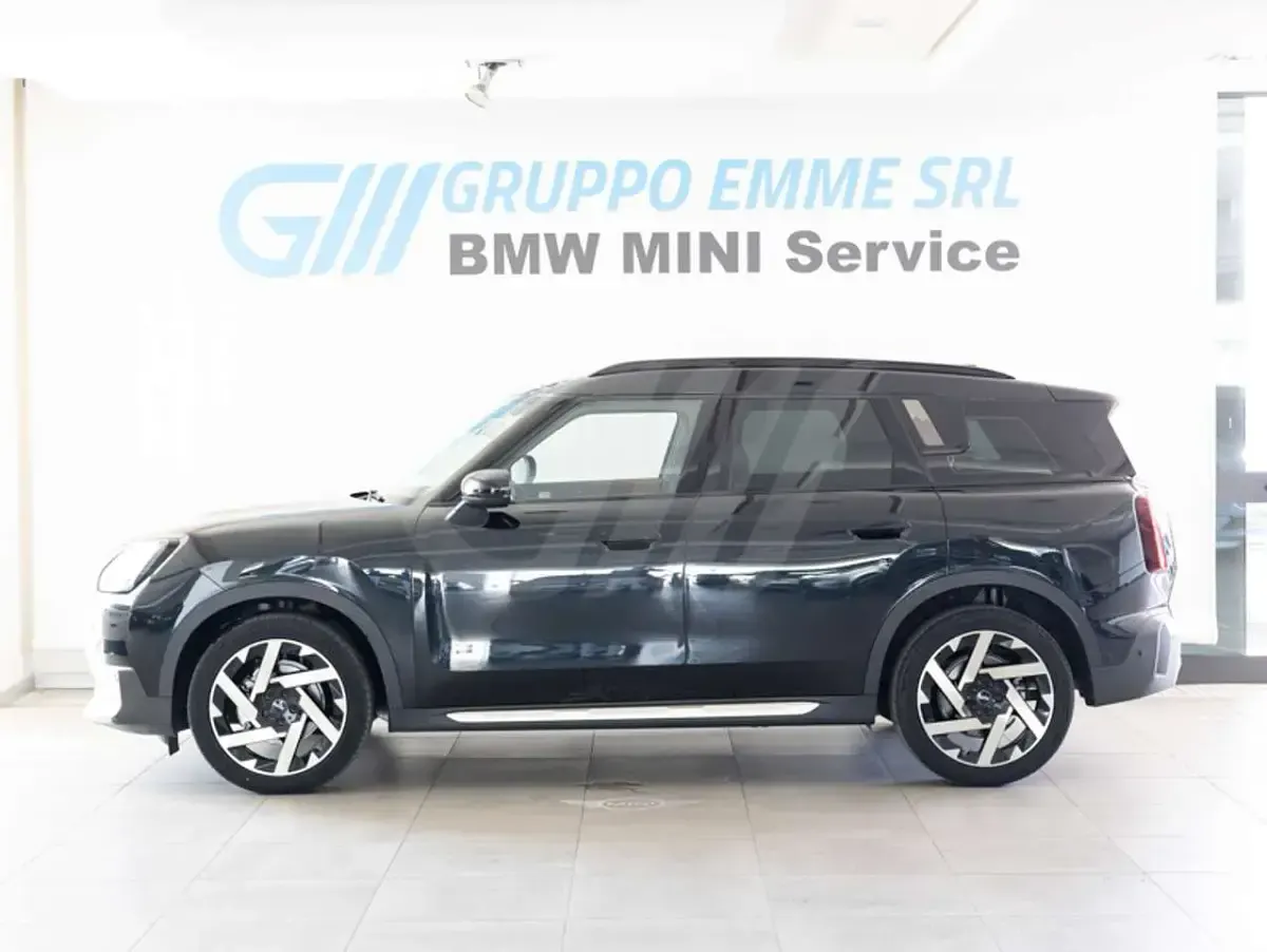 Usata Mini Cooper Countryman Favoured 163 CV (119 kW) 2024 Midnight black SUV