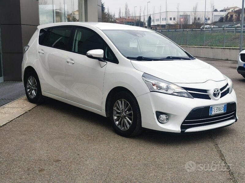 Usata Toyota Verso Style 111 CV (81 kW) 2016 Bianco Monovolume