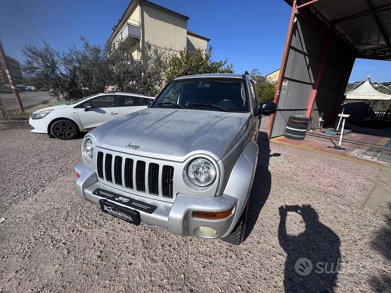 Usata Jeep Cherokee 142 CV (104 kW) 2002 Grigio SUV