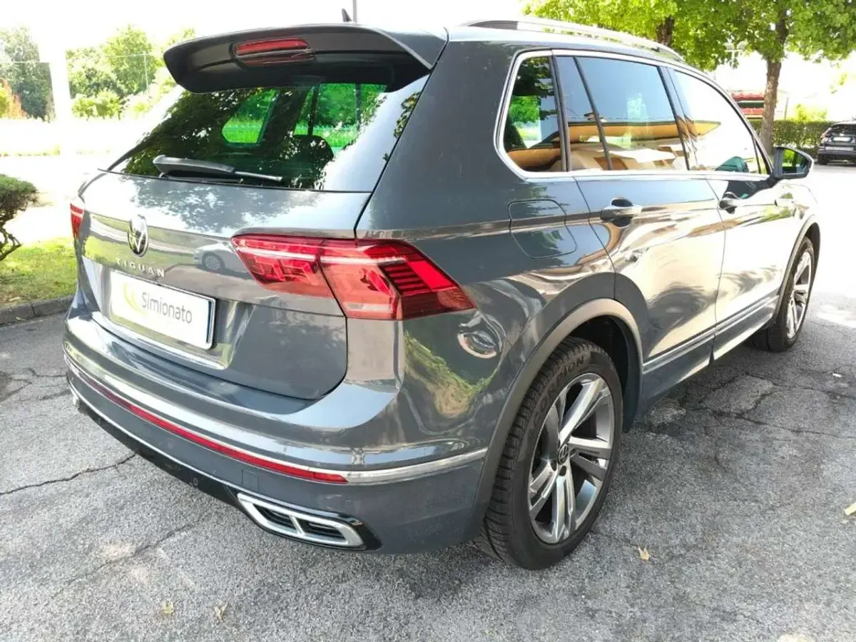 Usata VW Tiguan R-line 150 CV (110 kW) 2022 Nero SUV