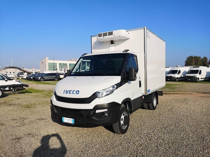 Usata Iveco Daily 150 CV (110 kW) 2018 Bianco Furgone