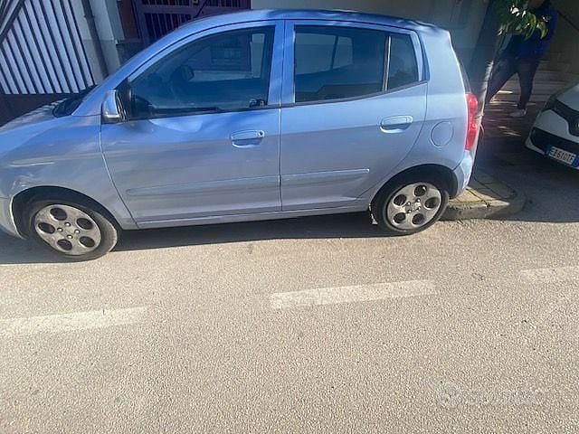 Usata Kia Picanto 65 CV (47 kW) 2010 Blu Utilitaria