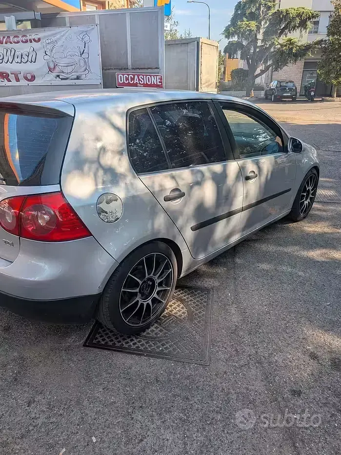 Usata VW Golf IV 105 CV (77 kW) 2005 Grigio Berlina