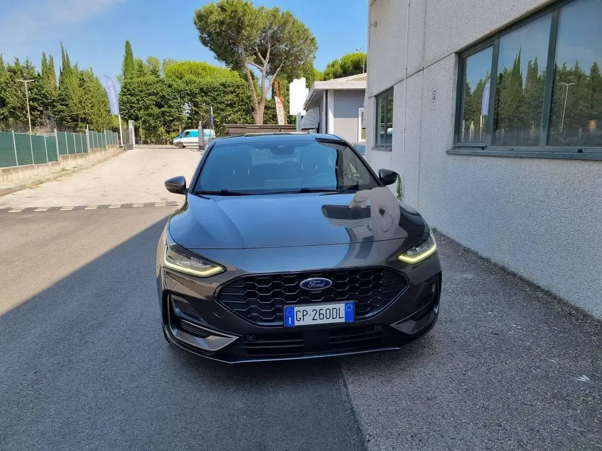 Usata Ford Focus ST-Line X 116 CV (85 kW) 2023 Grigio Berlina