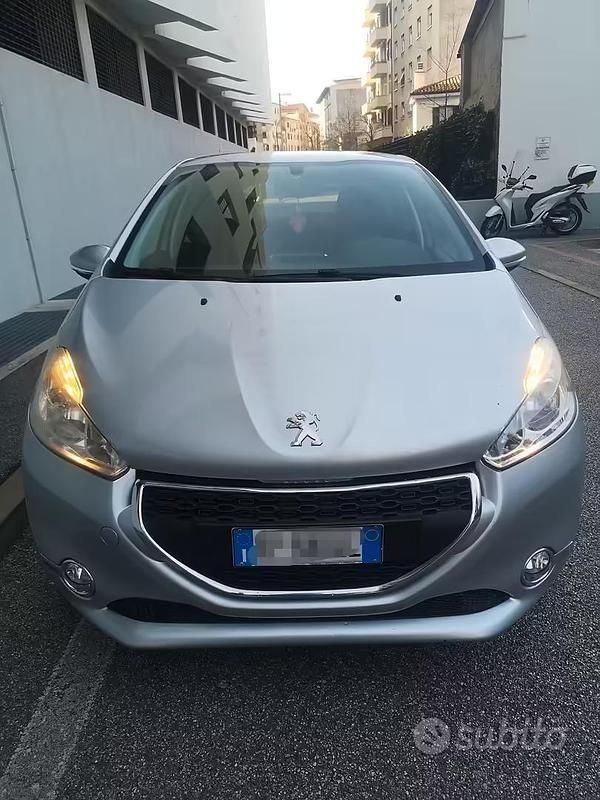 Usata Peugeot 208 82 CV (60 kW) 2012 Grigio Utilitaria