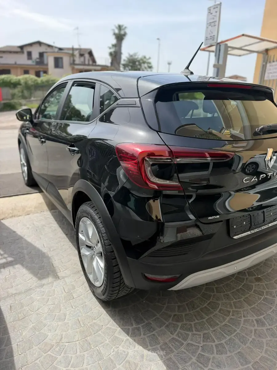 Usado Renault Captur 101 CV (74 kW) 2022 Negro SUV