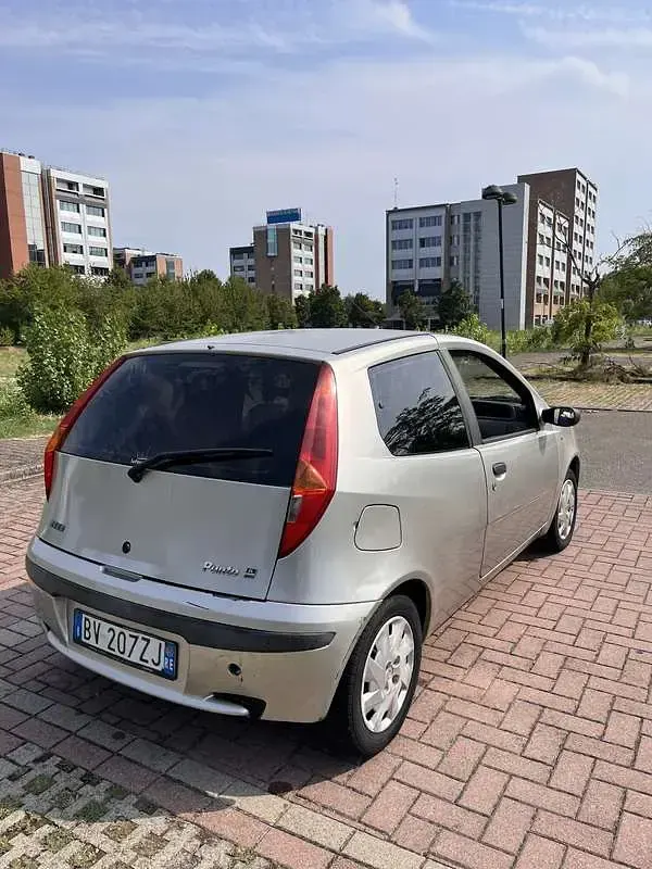 Usata Fiat Punto 60 CV (44 kW) 2001 Utilitaria