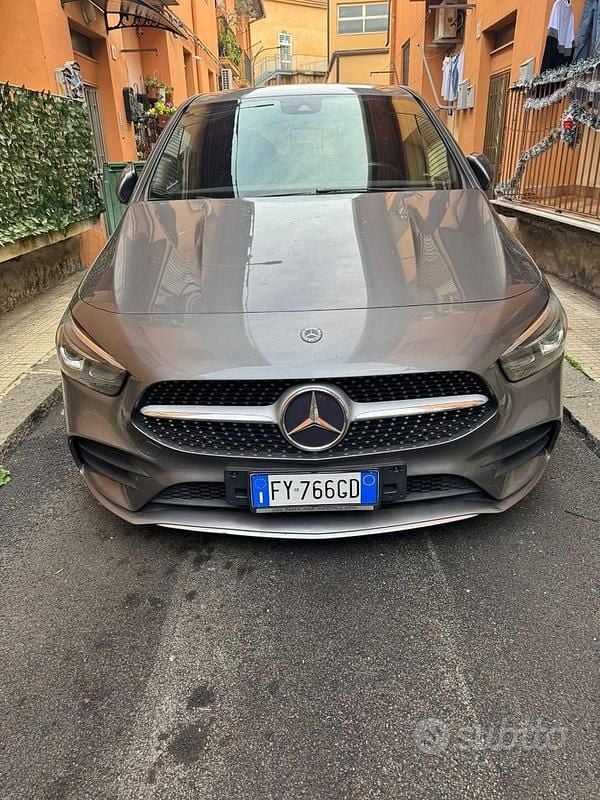 Grigio Usata 2019 Mercedes B200 Monovolume | 28.500 € - Immagine 1/4