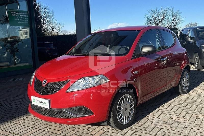 Usata Lancia Ypsilon 69 CV (50 kW) 2018 Rosso Utilitaria