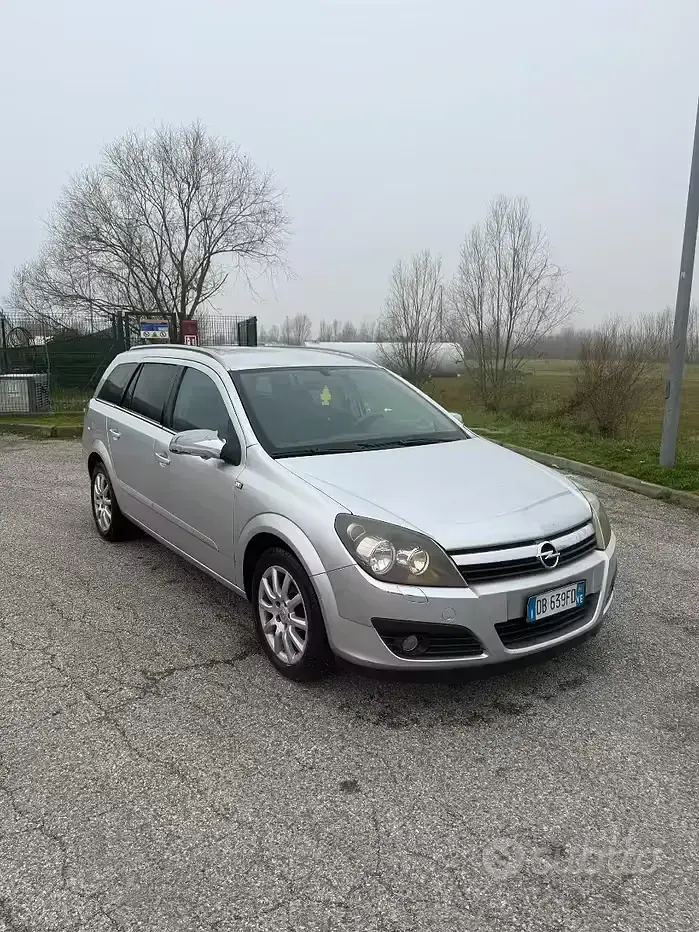 Usata Opel Astra 105 CV (77 kW) 2006 Grigio Station wagon