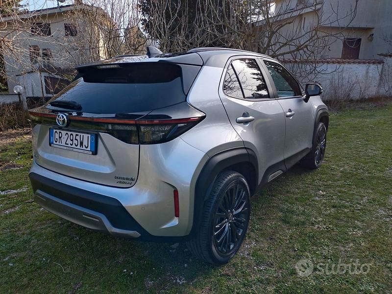 Usata Toyota Yaris 116 CV (85 kW) 2024 Grigio Berlina