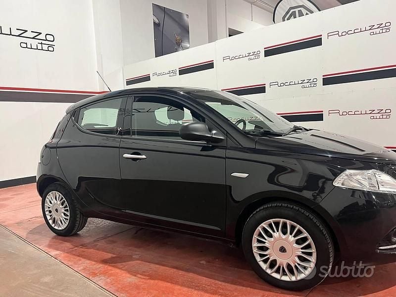 Usata Lancia Ypsilon Silver 69 CV (50 kW) 2016 Nero Utilitaria