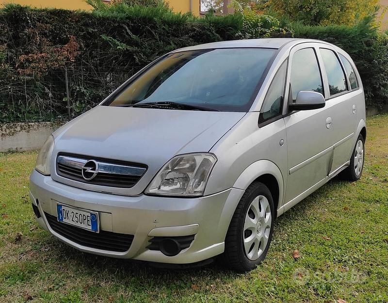 Usata Opel Meriva Cosmo 90 CV (66 kW) 2007 Grigio Monovolume