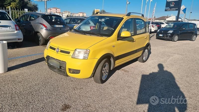 Giallo Usata 2009 Fiat Panda Climbing Tre volumi | 4700 € (Molto cara) - Immagine 1/4