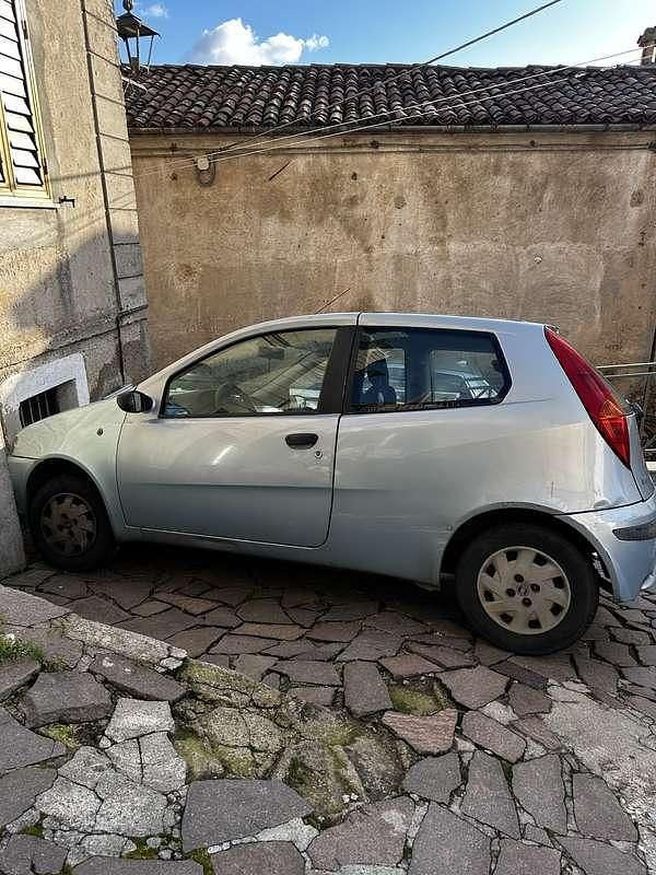Usata Fiat Punto Feel 60 CV (44 kW) 2002 Blu/azzurro Berlina
