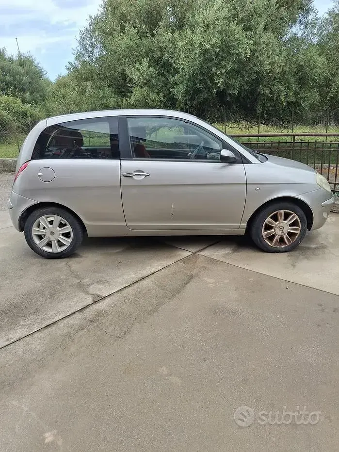 Usata Lancia Ypsilon 60 CV (44 kW) 2006 Grigio Utilitaria