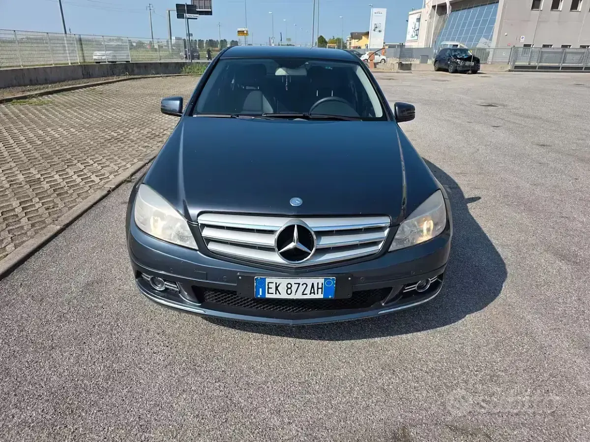 Usata Mercedes C220 170 CV (125 kW) 2010 Grigio Berlina