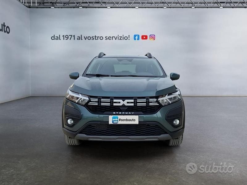 Usata Dacia Sandero Expression 101 CV (74 kW) 2024 Grigio scuro Berlina
