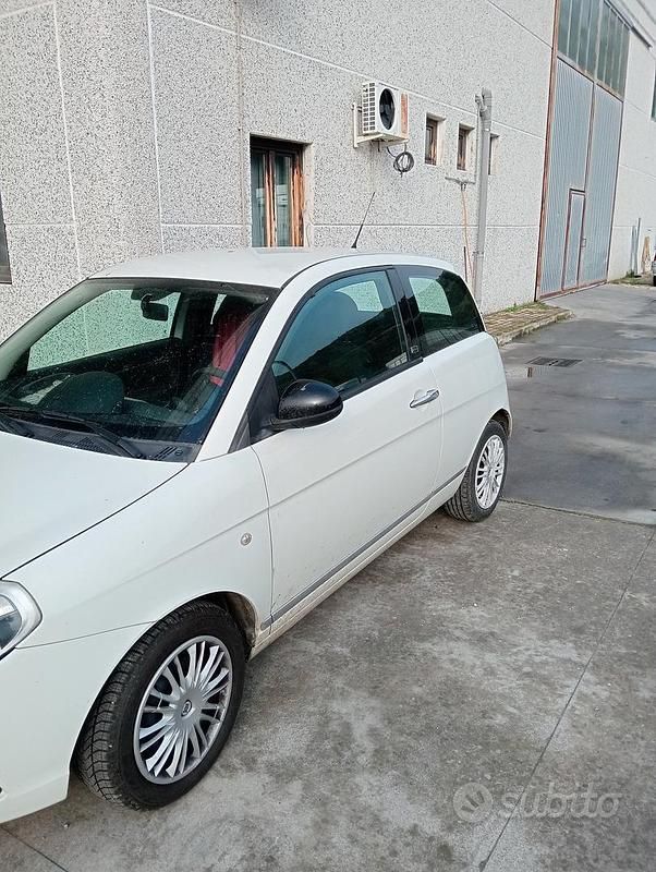 Usata Lancia Ypsilon 75 CV (55 kW) 2011 Bianco Utilitaria